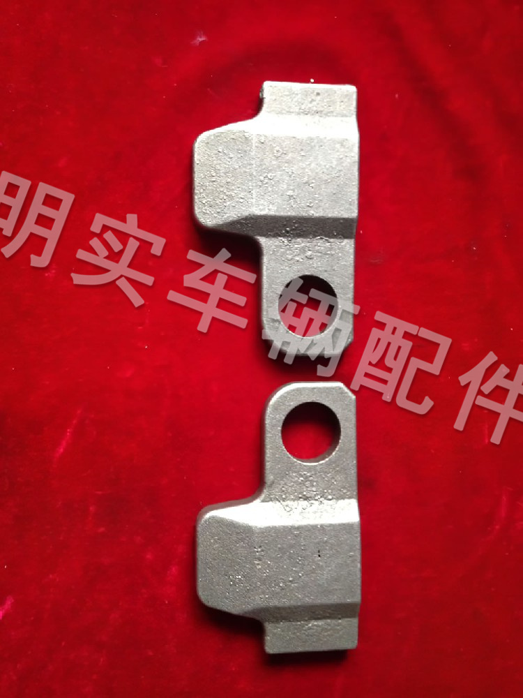 扣鐵（左、右）